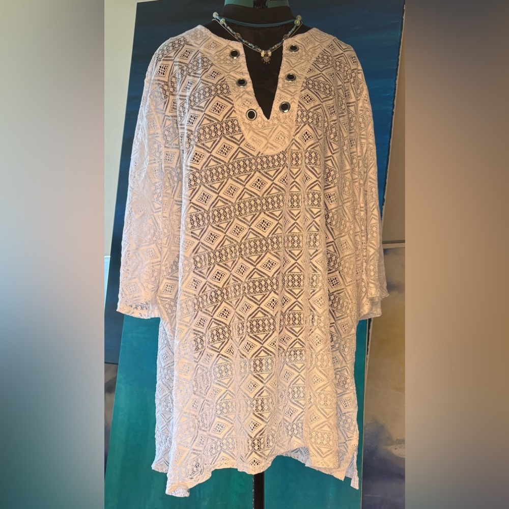 Avenue White Lace Tunic Beach Bathing suit Cover Up